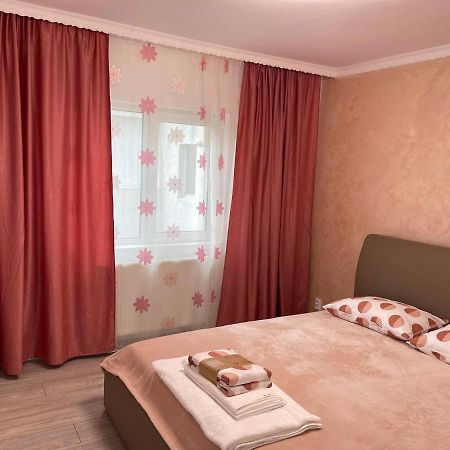 Eric Apartment Buzău Eksteriør billede