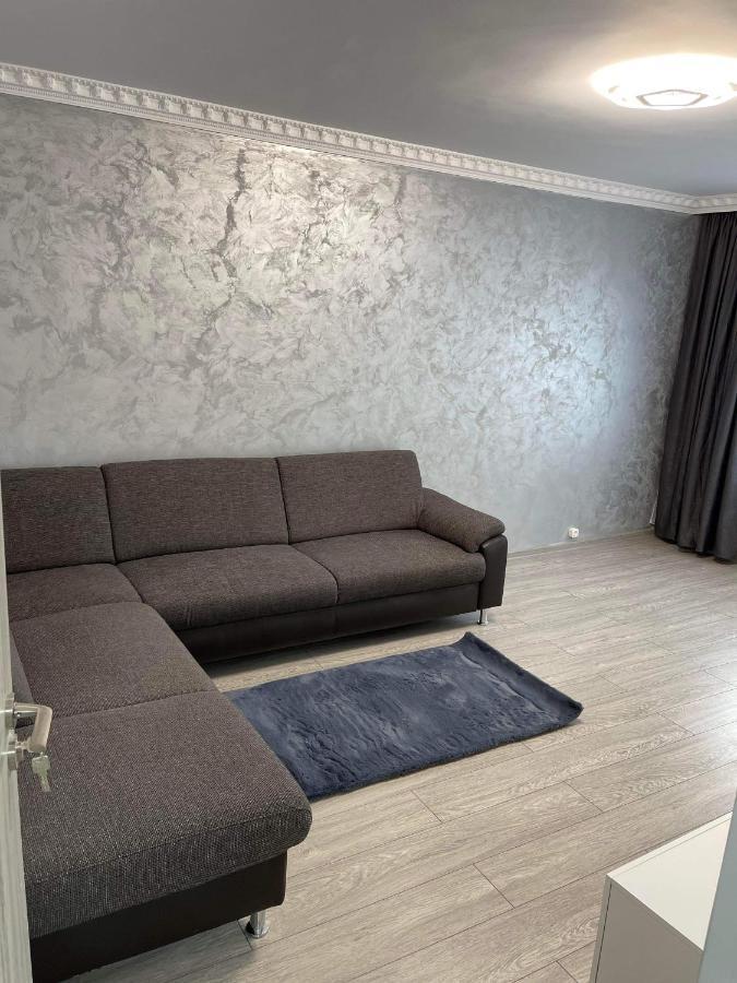 Eric Apartment Buzău Eksteriør billede
