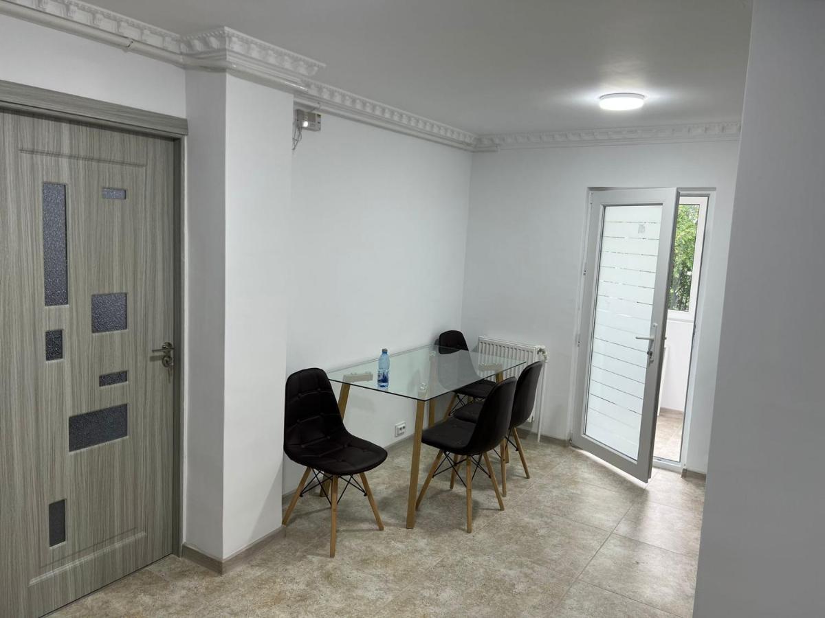 Eric Apartment Buzău Eksteriør billede